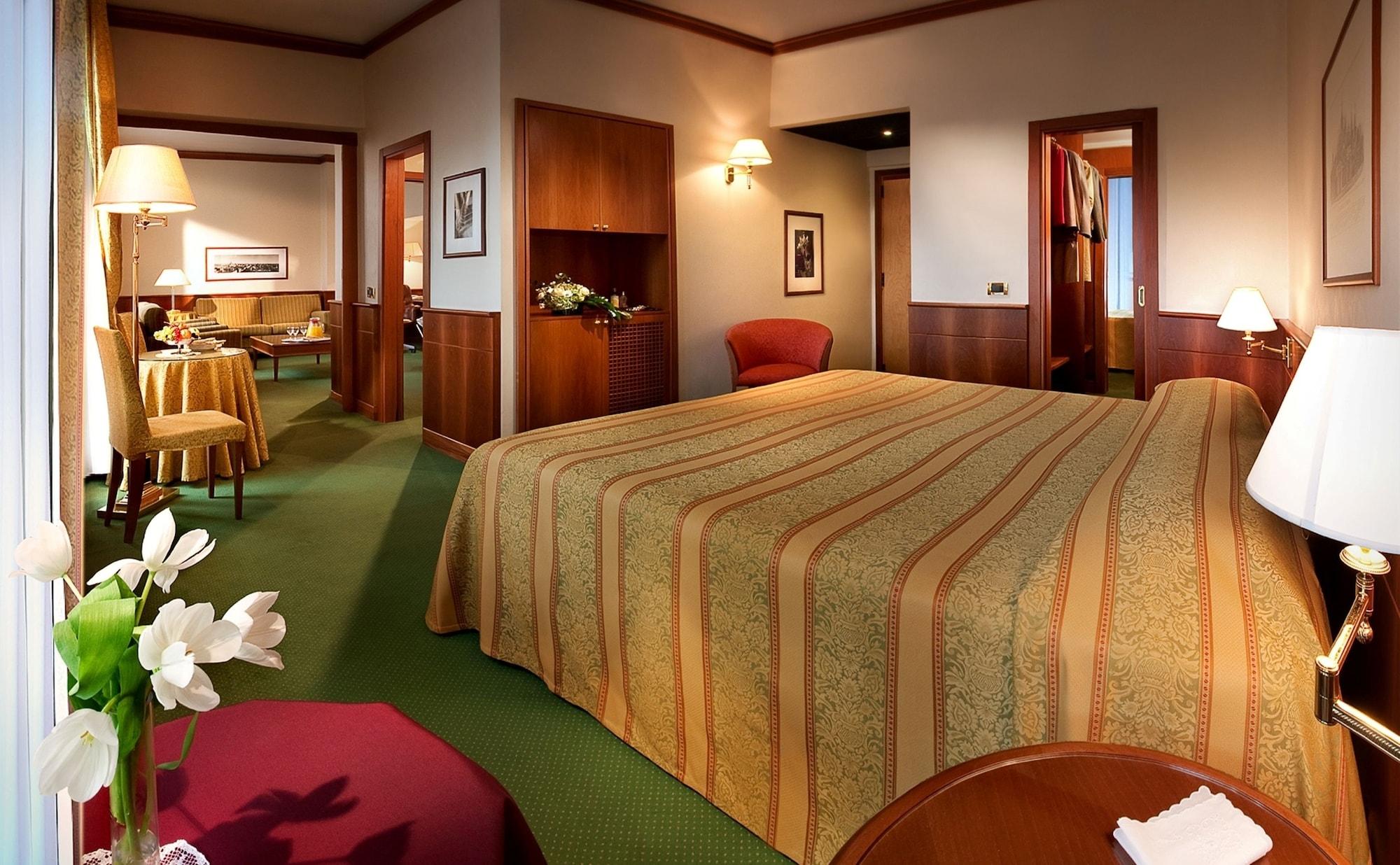 Cavour 4* Milano